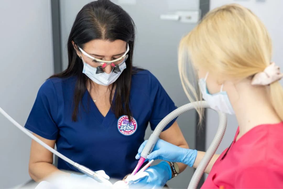 Czy dentysta boli? Poznaj prawdę o bólu podczas zabiegów stomatologicznych
