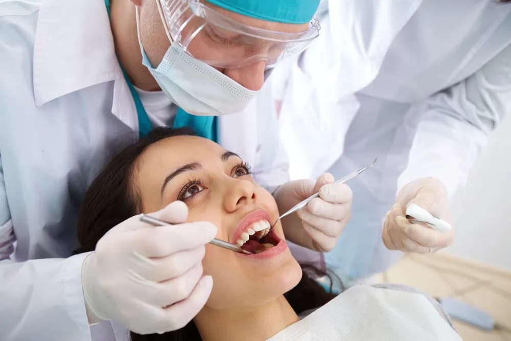 Co refunduje NFZ u dentysty? Sprawdź, co możesz zyskać bezpłatnie
