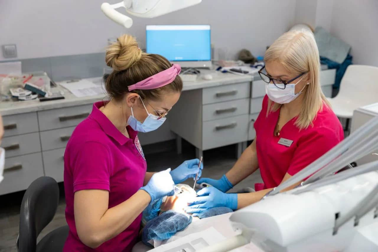 Ile po wizycie u dentysty nie można jeść, aby uniknąć bólu?